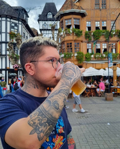 Homen02