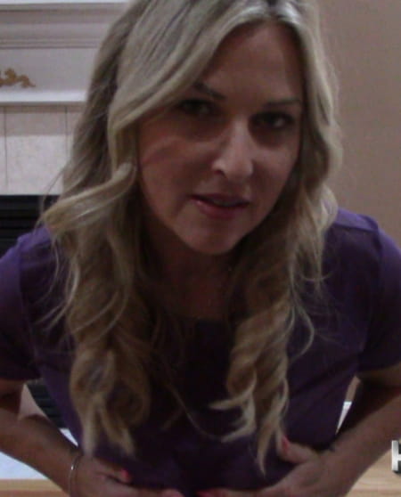 Housewife Kelly